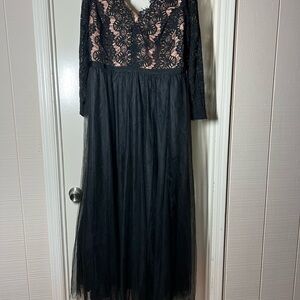 Elegant Black Lace Evening Gown NWT SIZE 18